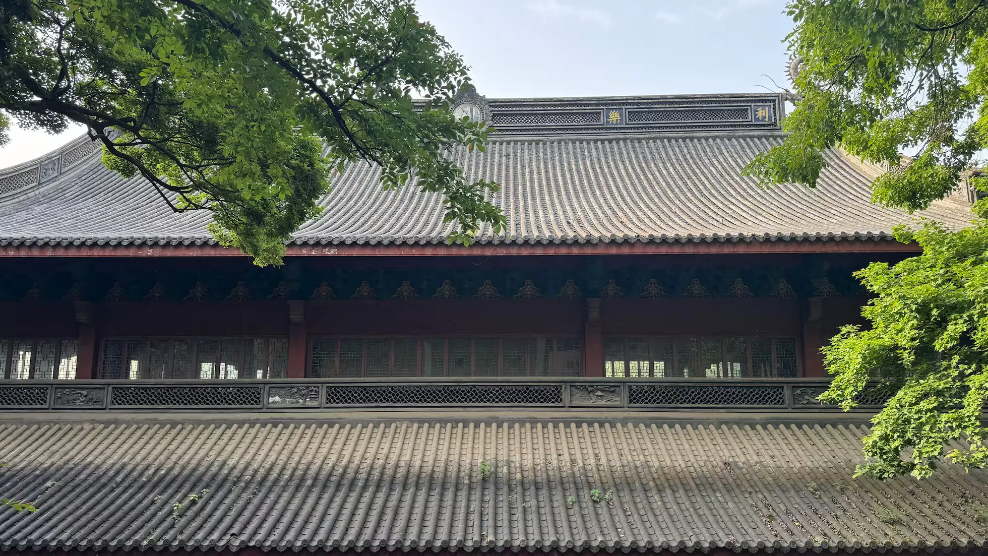 如今枕上无闲梦，大小梅花一样香